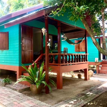 Free Concept Beach Resort Сритану Екстериор снимка