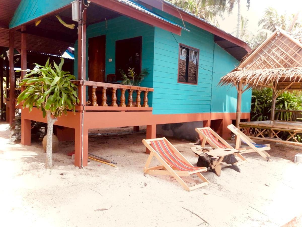 Free Concept Beach Resort Сритану Екстериор снимка