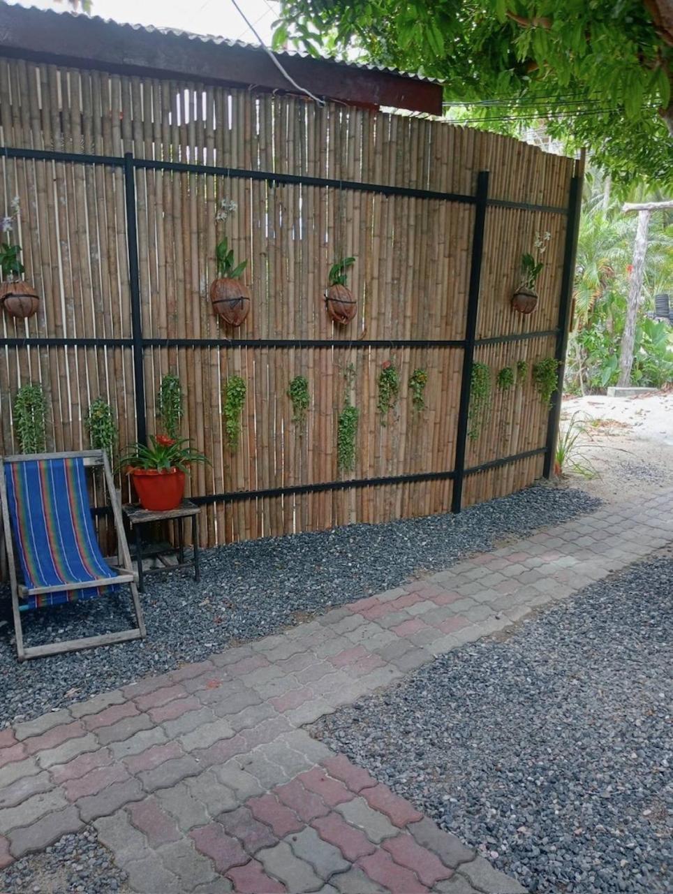 Free Concept Beach Resort Сритану Екстериор снимка