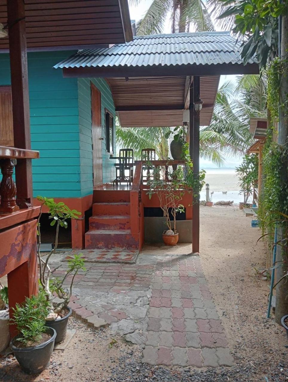 Free Concept Beach Resort Сритану Екстериор снимка